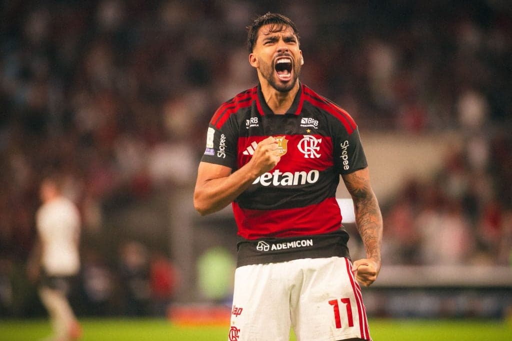 Flamengo derrota Corinthians e reassume liderança do Brasileirão
