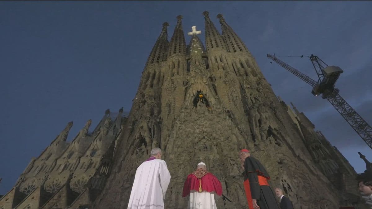 Sagrada Família ganha torre de 172 metros e se torna a mais alta do mundo