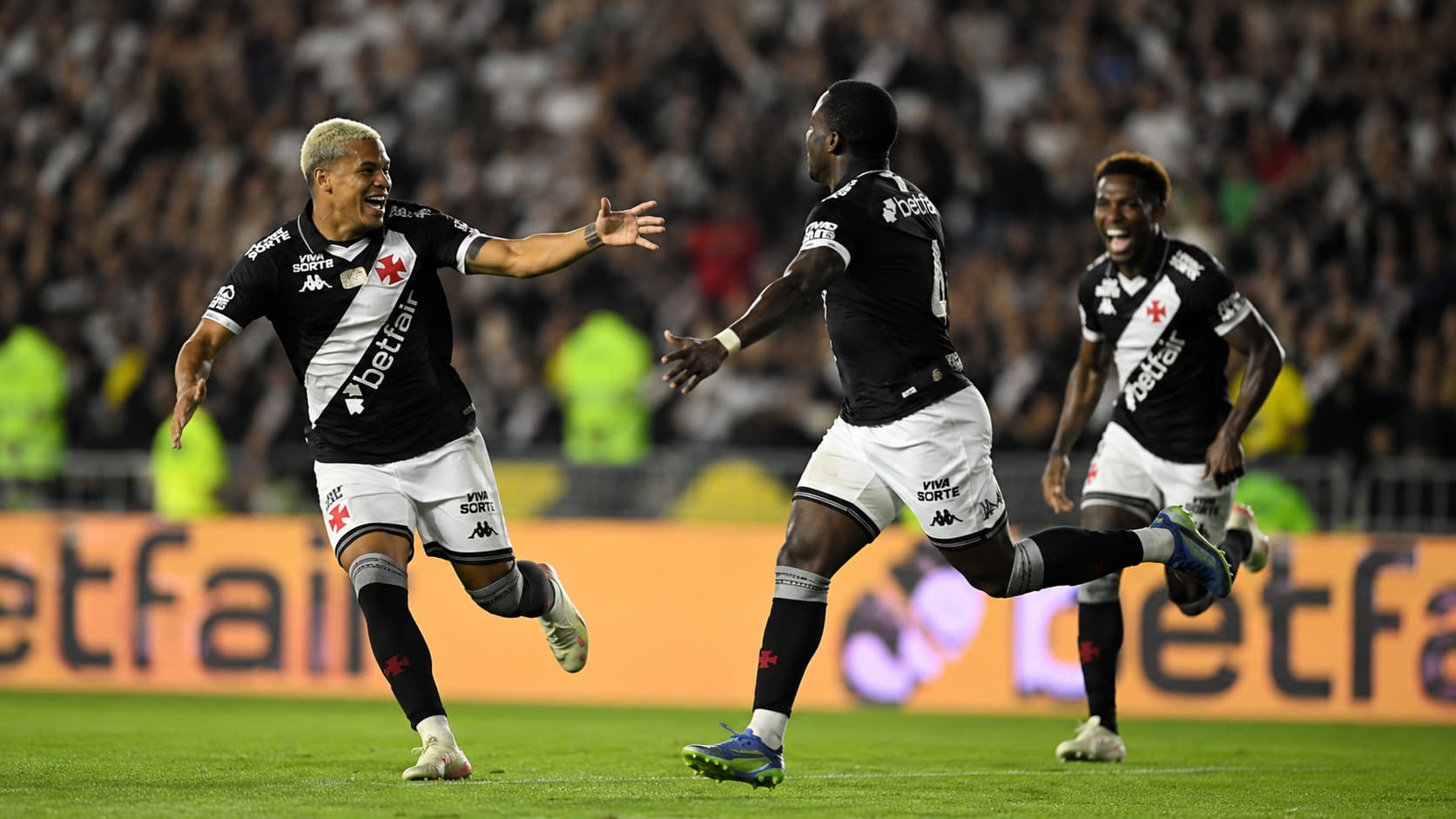 Vasco avança na venda da SAF: Conselho aprova cessão de 90% à Almirante; decisão agora vai aos sócios