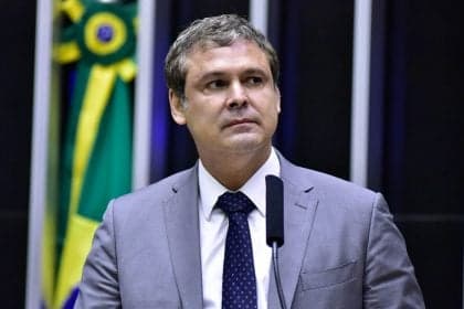 Lindbergh Farias contesta STF sobre relatoria de caso de filme