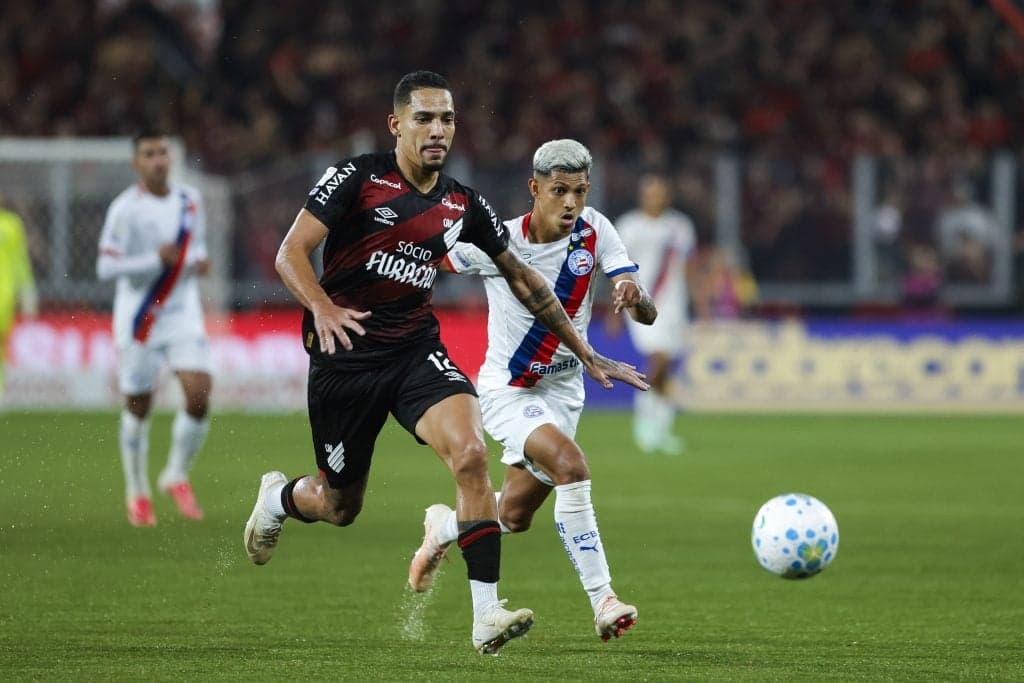 Athletico vence Bahia por 2 a 1 e mantém posição no G-4 do Brasileirão