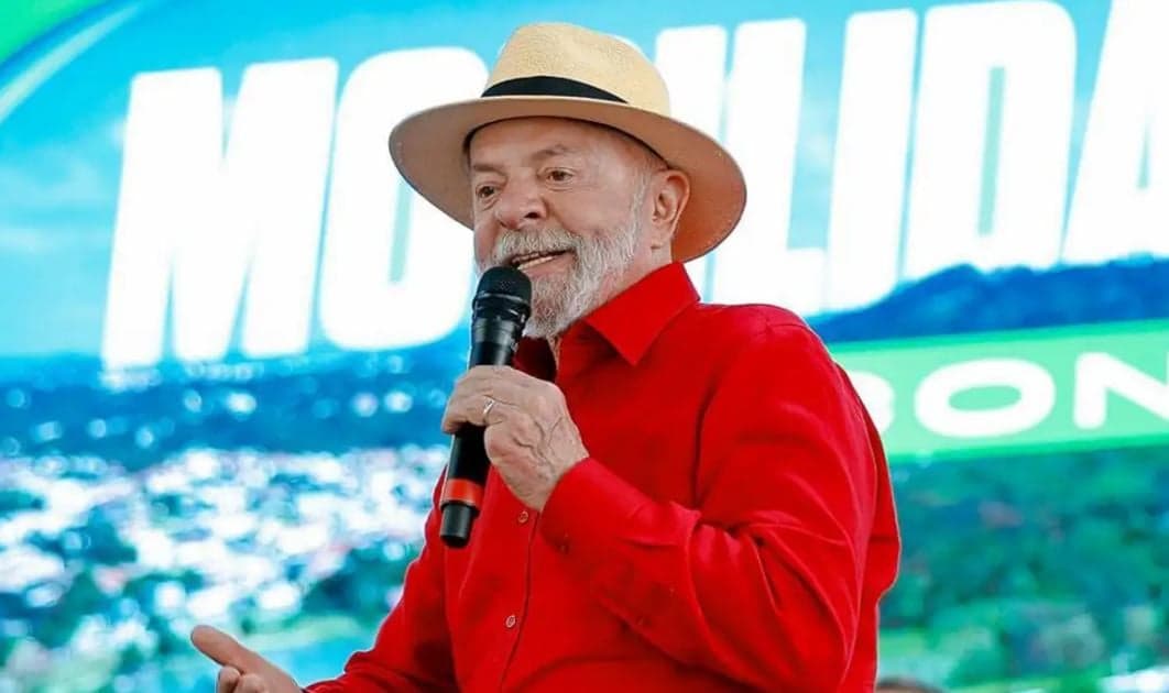 Lula vota em São Bernardo do Campo e destaca engajamento popular