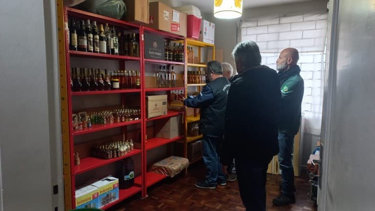 Ministério da Agricultura apreende bebidas ilegais em Curitiba