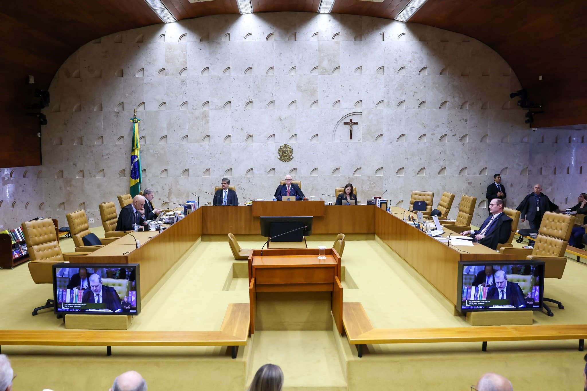 STF inicia julgamento inédito sobre mensagens entre ministro e ex-banqueiro