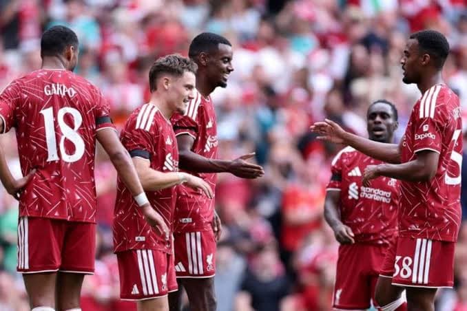 Liverpool vira a chave para nova temporada com Iraola, estreia contra o Newcastle e mercado agitado