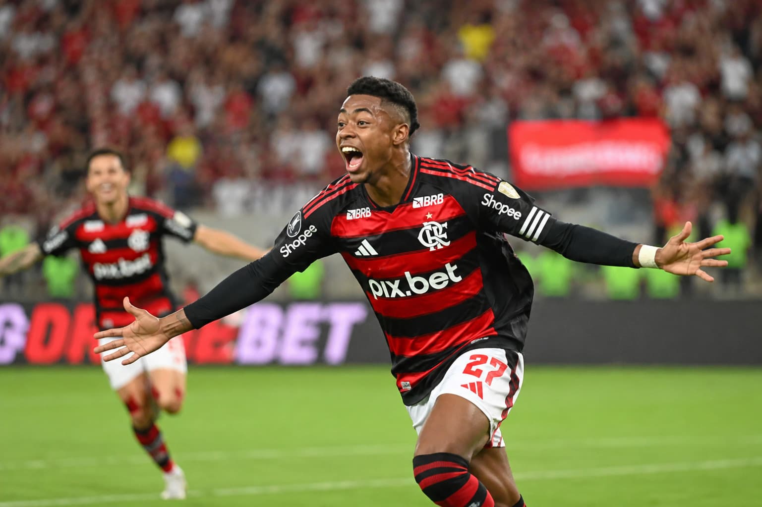 Flamengo abre vantagem nas quartas da Libertadores; clube apresenta reforços e lida com caso Plata
