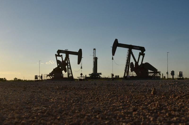 Petróleo fecha em alta com tensões no Oriente Médio e aumento de exportações
