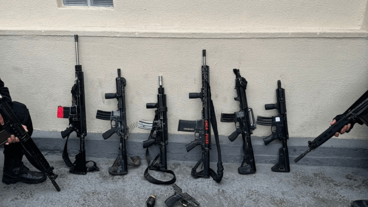 Rio de Janeiro exige recadastramento de armas da polícia