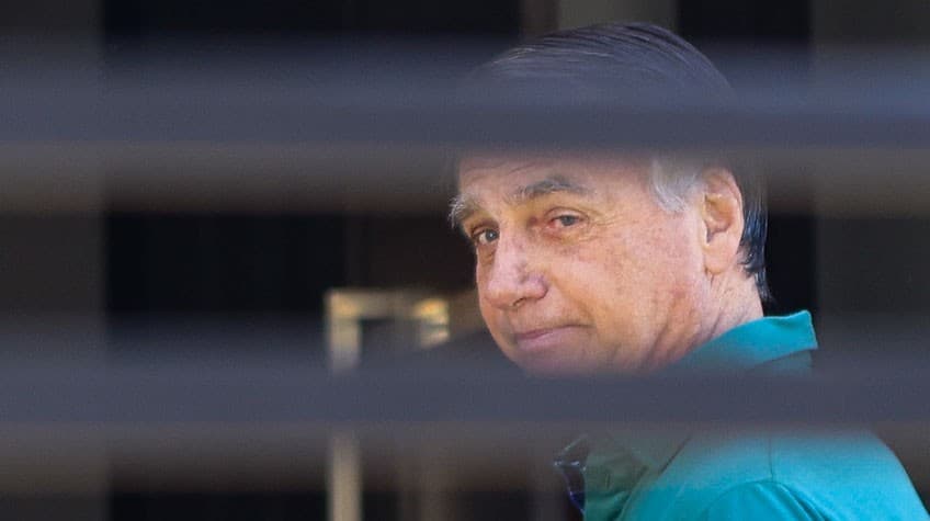 Arma de Jair Bolsonaro é inutilizada por segurança em investigação