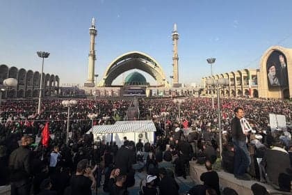 Funeral de Ali Khamenei atrai multidões em Teerã sob forte segurança
