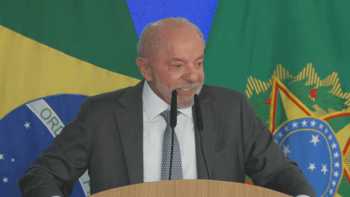 Lula anuncia programa 'Pé de Meia' para universitários com até R$ 10 mil em benefícios