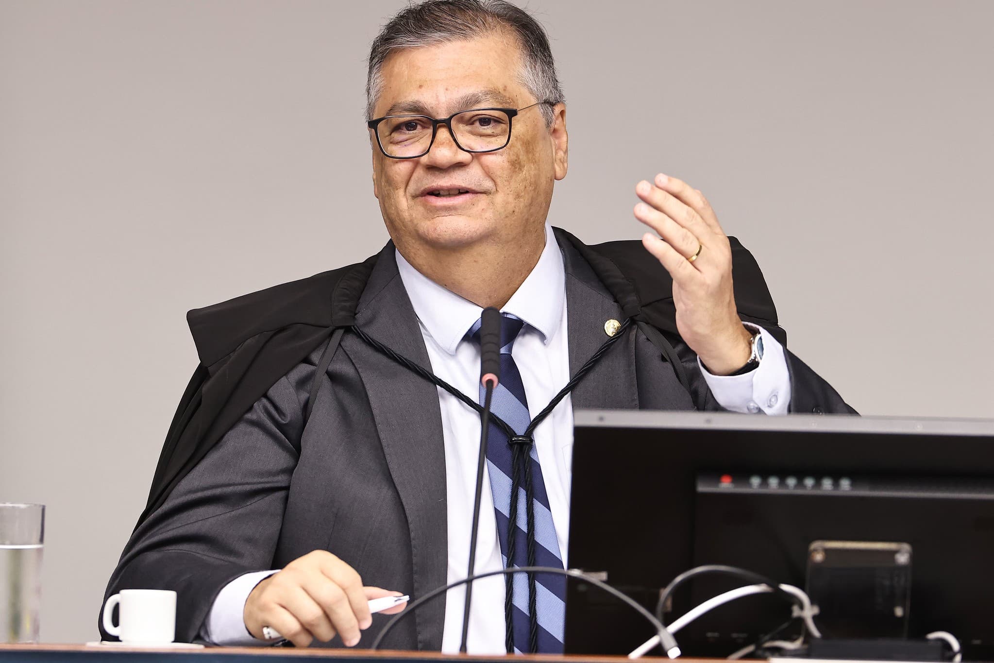 Ministro Flávio Dino determina investigação sobre a CVM no Caso Master