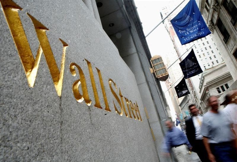 Mercados de Nova York encerram em baixa antes de relatório crucial