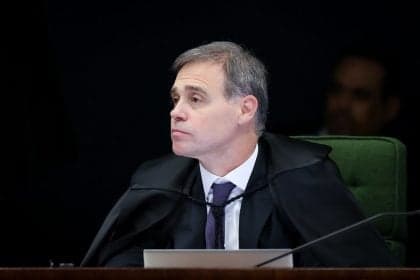 Fraudes no INSS investigam ligação de Lulinha com esquema