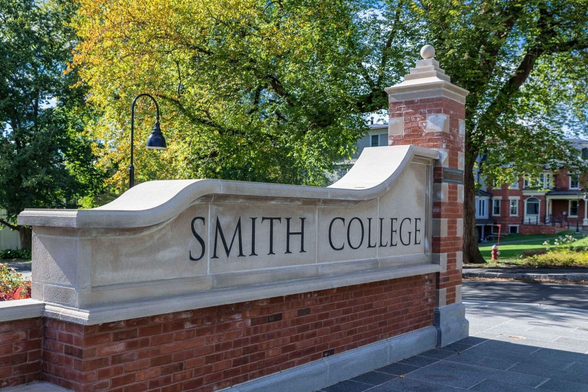 Smith College sob investigação por acolhimento de mulheres trans