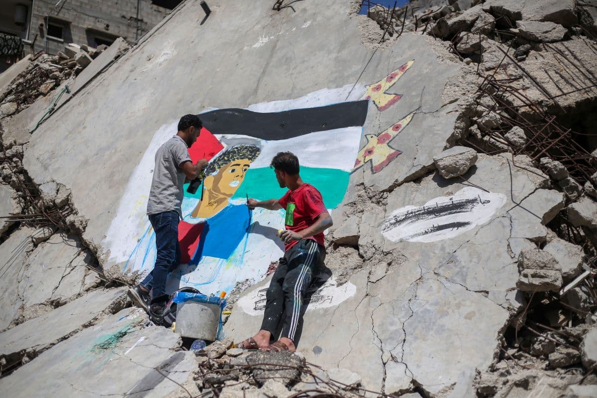 Lamine Yamal levanta bandeira palestina após título do Barcelona