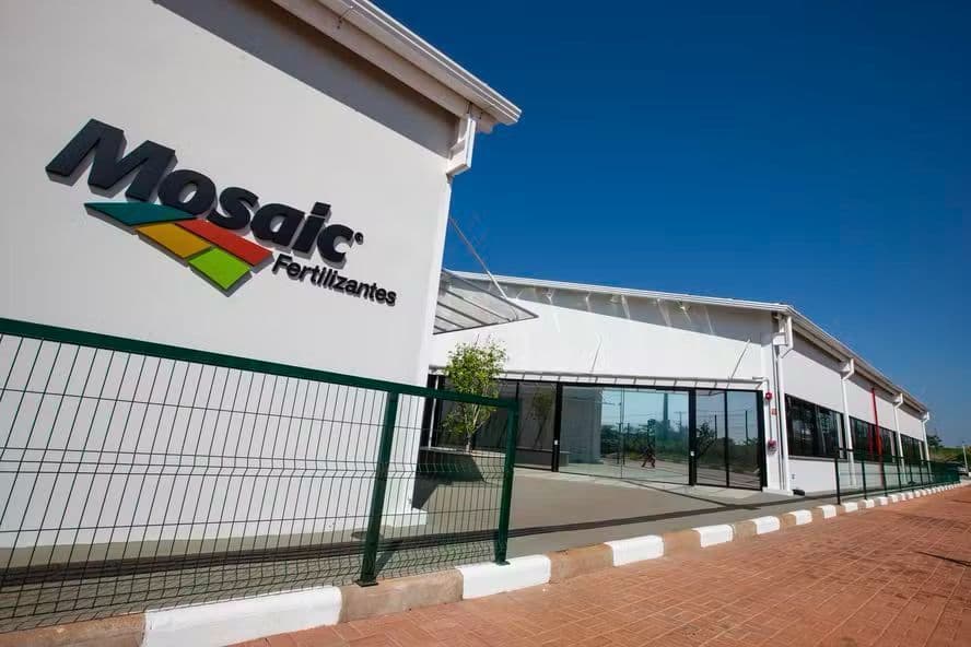 Mosaic registra prejuízo e revisão de produção devido a volatile mercado