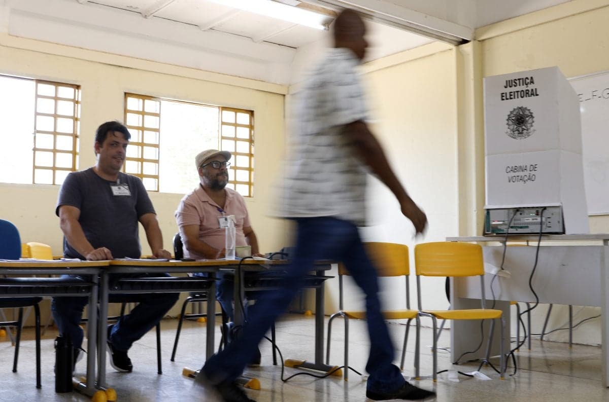 Início da votação para eleições gerais é marcado por horário diferenciado