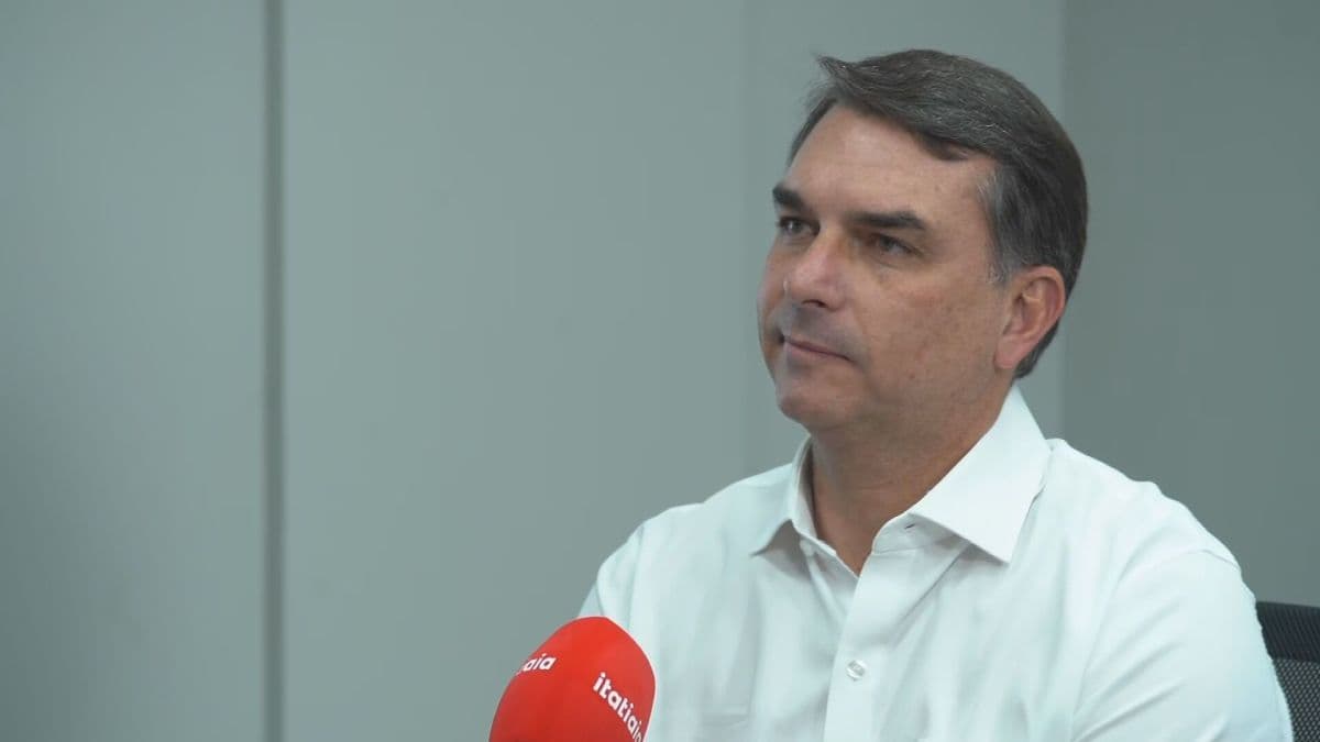 Flávio Bolsonaro exige negociações com EUA sobre tarifas em julho
