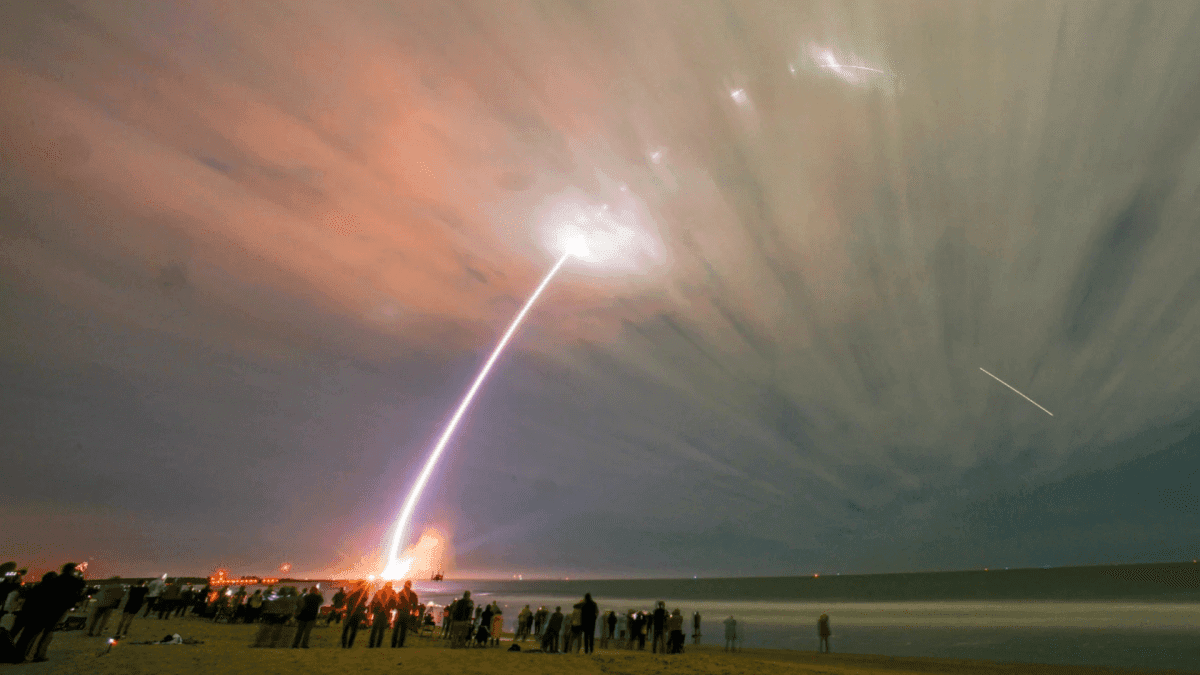 Blue Origin avança em tecnologia espacial, mas satélite fica em órbita errada