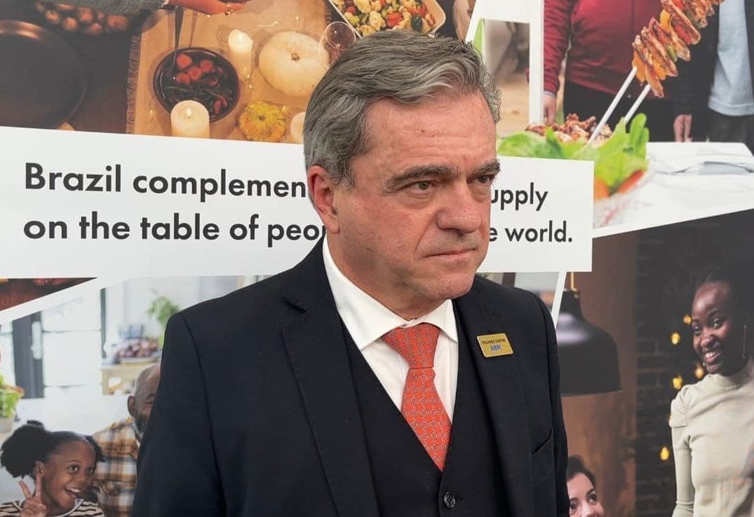 Empresas brasileiras negociam retorno das exportações de frango à UE