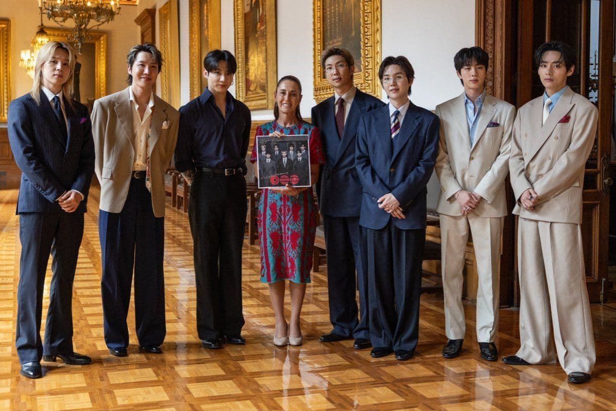 Claudia Sheinbaum recebe BTS em evento no Palácio Nacional