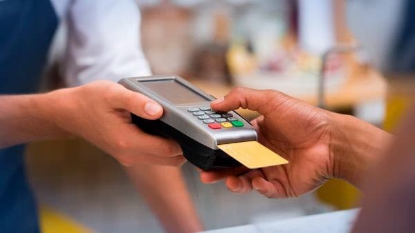 Banco Central aponta que juros do cartão de crédito rotativo chegam a 436% ao ano