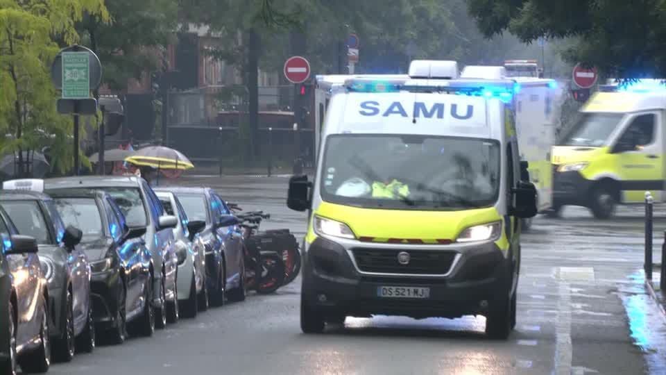 Franceses evacuados de cruzeiro chegam a Paris para quarentena