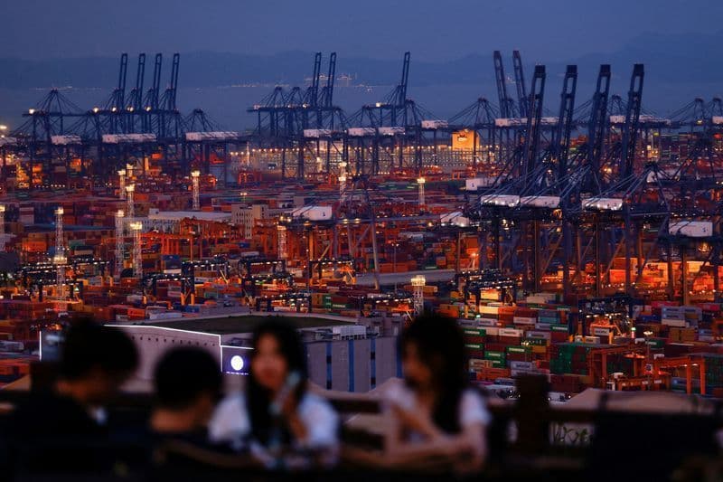 Crescimento econômico da China cai para 4,3% e desafia governo