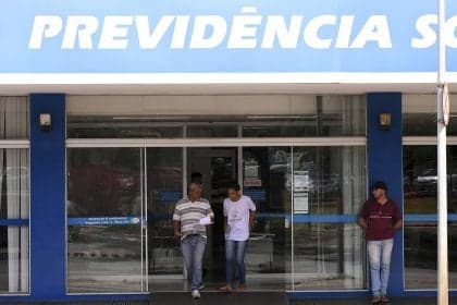 Governo ignora desafios enfrentados por idosos na era digital