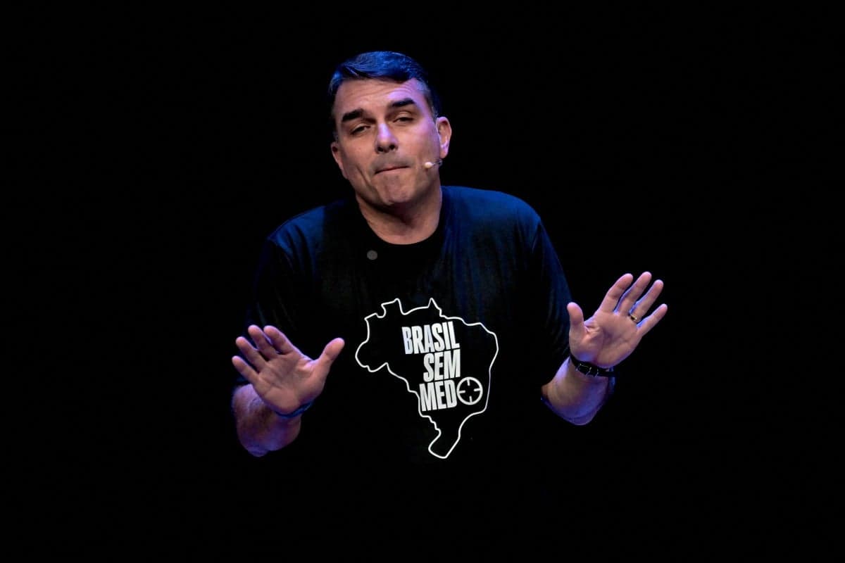 PL contesta pesquisa do AtlasIntel sobre Lula e Flávio Bolsonaro