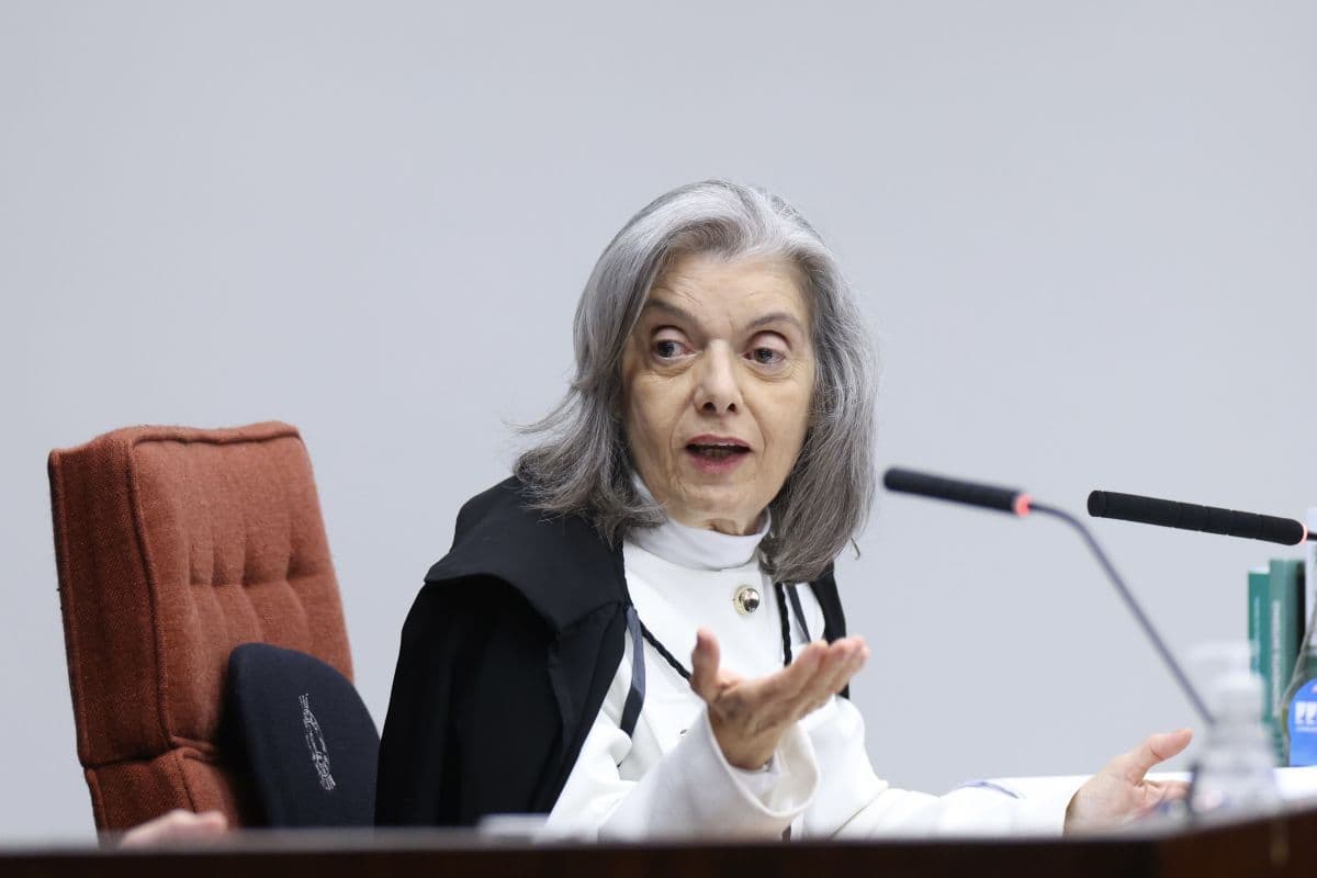 Urna eletrônica é celebrada em evento com estudantes no DF