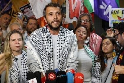 Activistas detidos em flotilha humanitária são interrogados em Israel