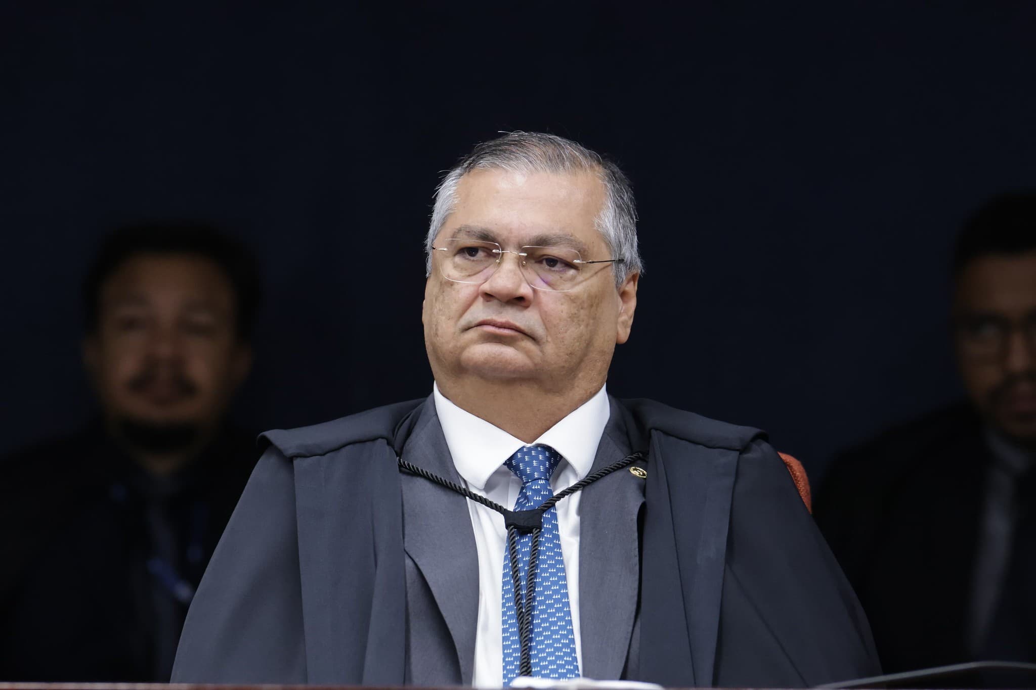 Defesa de Flávio Bolsonaro pede suspeição de Flávio Dino no STF