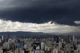Previsão do tempo para hoje: chuvas leves e máximo de 20°C em SP