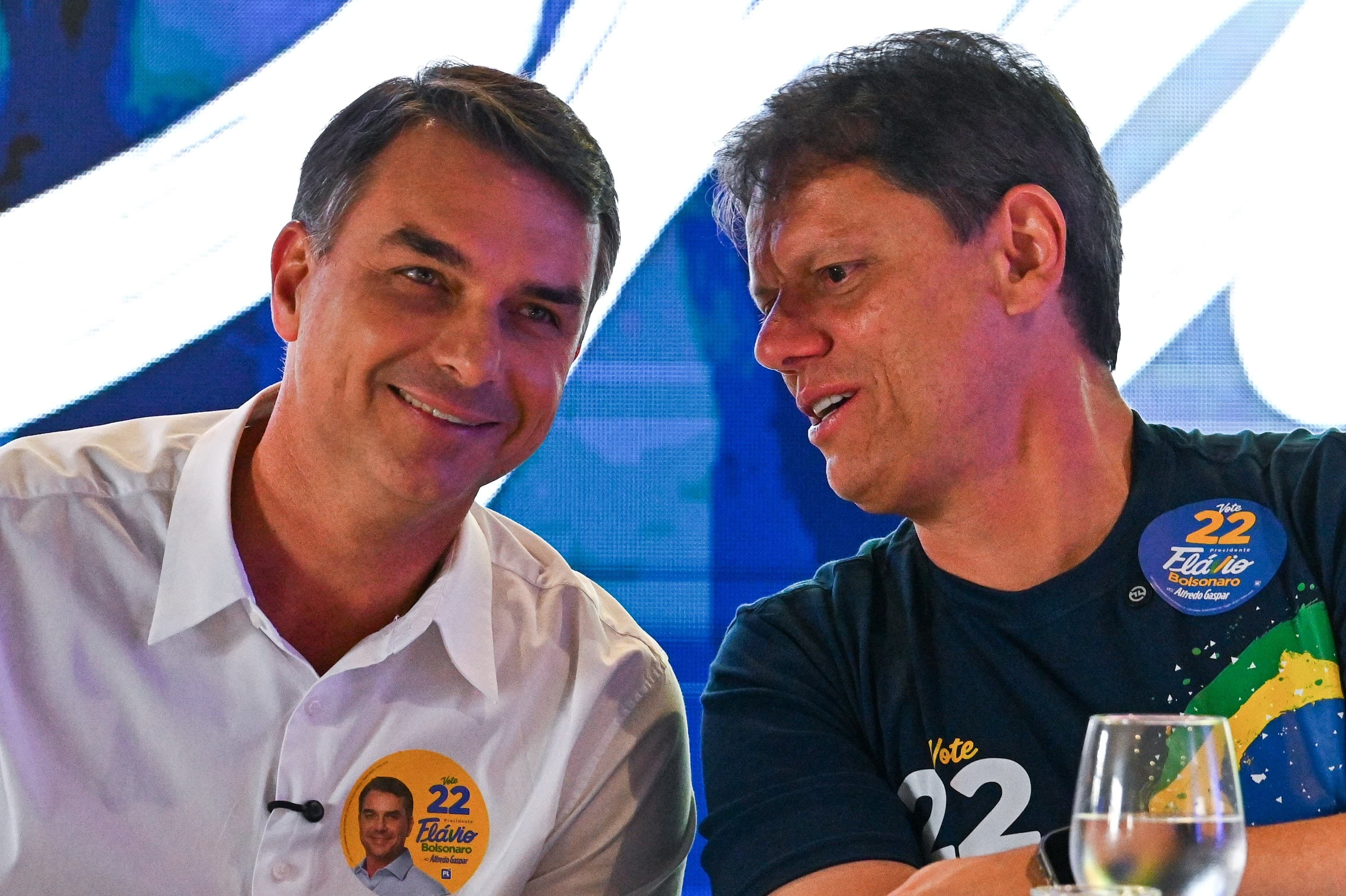 Tarcísio de Freitas defende respeito ao resultado eleitoral após declarações de Flávio Bolsonaro