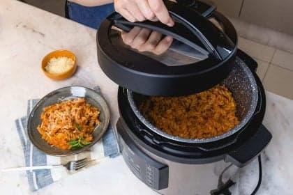 Panelas elétricas: a solução prática para arroz e feijão no Brasil