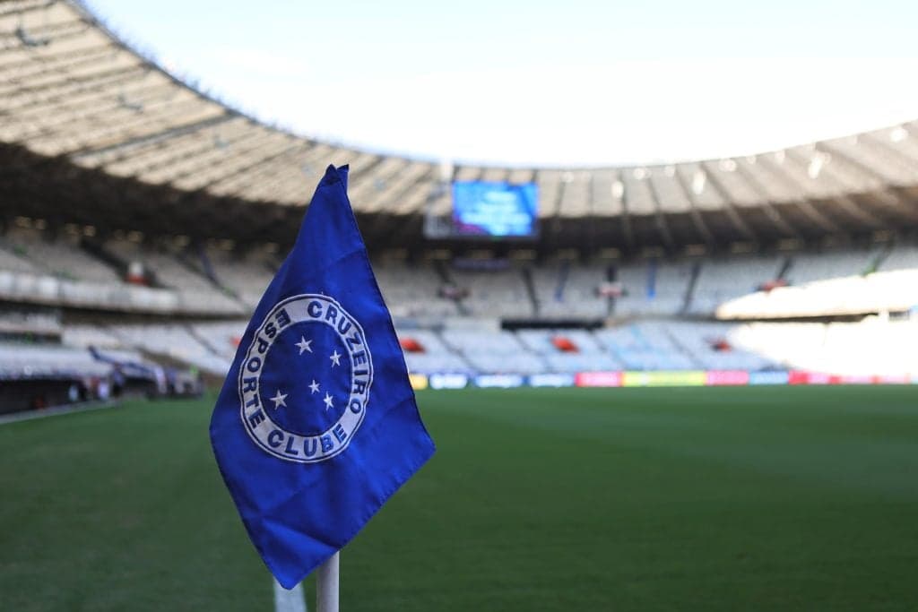 Cruzeiro contrata Matías Viña por empréstimo do Flamengo até 2026