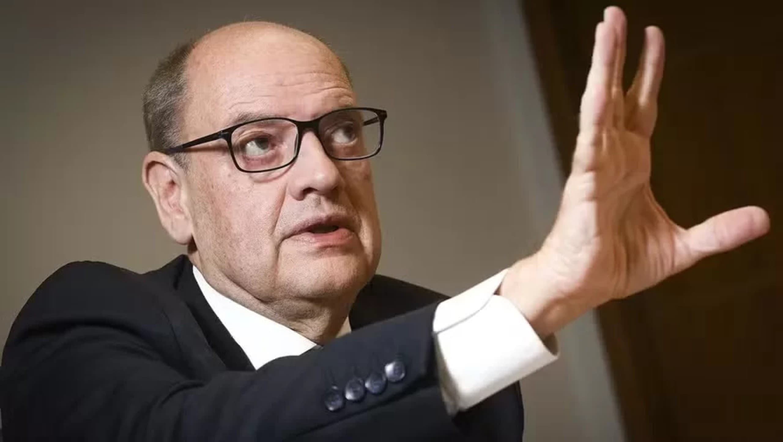 Governador interino do Rio enfrenta ameaças de deputados insatisfeitos