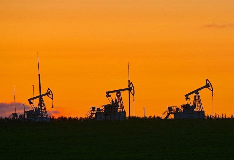 Preços do petróleo alcançam alta de quatro anos com conflito no Oriente Médio