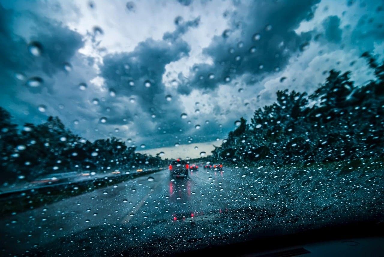 Avanço de ar frio e chuva intensa marcam previsão do tempo