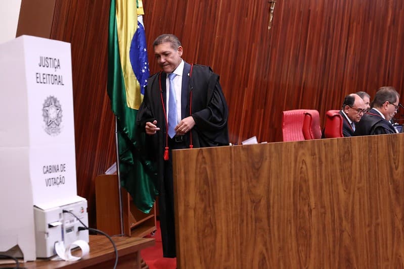 TSE debate regras de pesquisa eleitoral após recorde em sondagens
