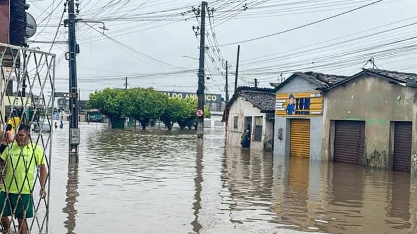 Ministro Waldez Góes visita municípios afetados por chuvas em PE e PB