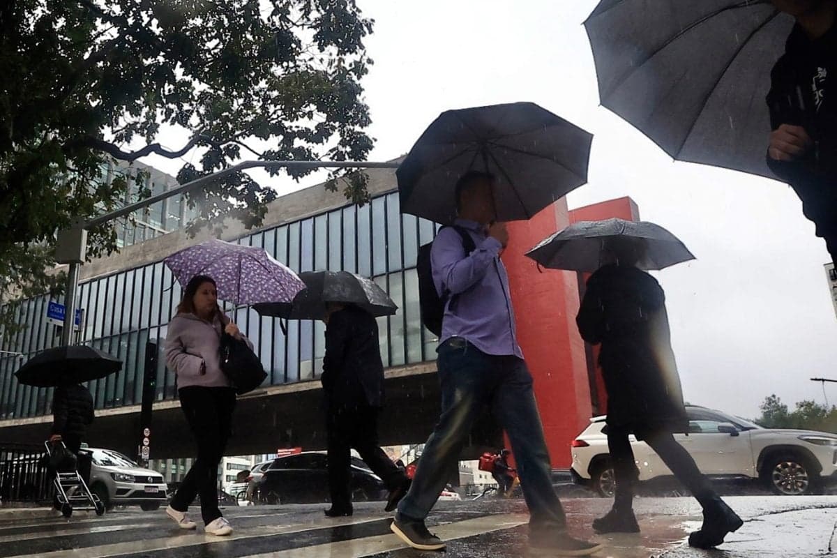 São Paulo inicia quarta-feira com chuva e queda de temperatura