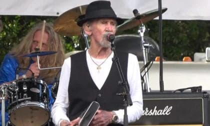 Morre Alex Ligertwood, ex-vocalista da banda Santana, aos 79 anos