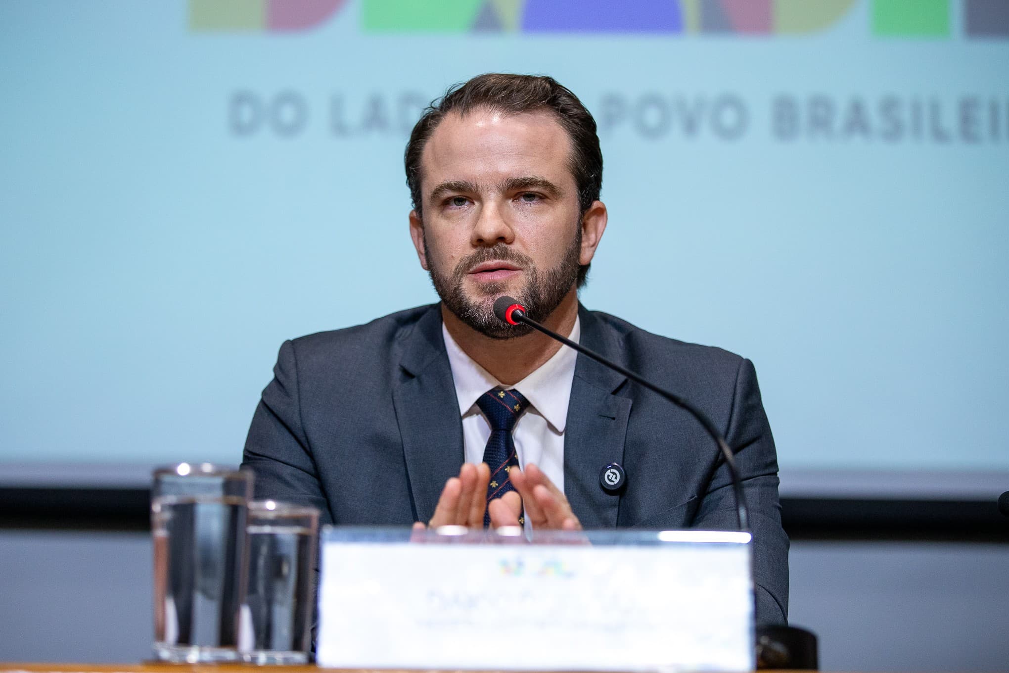 Davi Alcolumbre discute projetos fiscais com ministro Dario Durigan