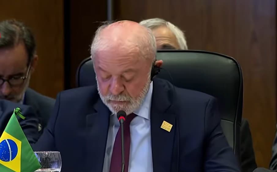 Lula anuncia candidatura à reeleição para preservar democracia