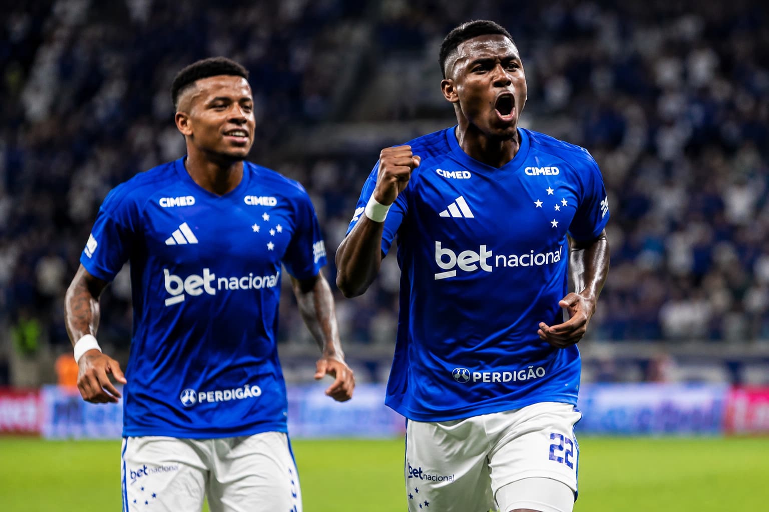 Cruzeiro fecha janela com lucro e reformula elenco após eliminações; foco agora é o Brasileirão