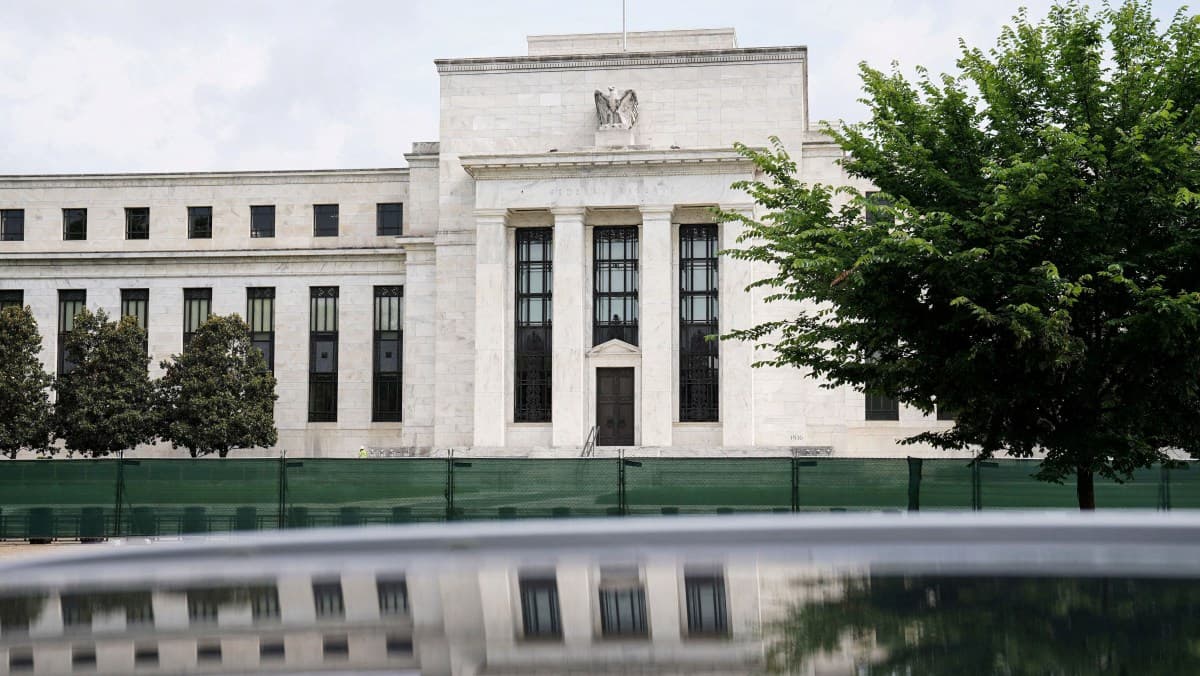 Expectativa de Aumento de Juros nos EUA Aumenta Amid Crises Globais