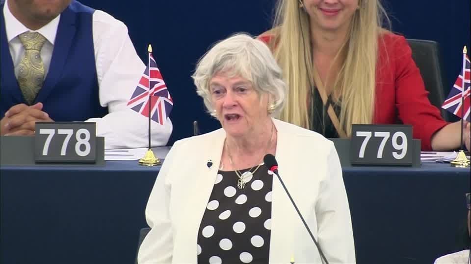 Investigação sobre morte de Ann Widdecombe avança após novas evidências